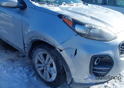 2017 Kia Sportage Lx z USA, uszkodzony, nr VIN KNDPMCAC7H7035621